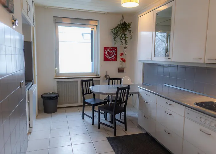 Kaiserviertel Gastromeile, City, Messe & Stadionnah *