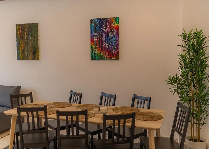 Kaiserviertel Gastromeile, City, Messe & Stadionnah