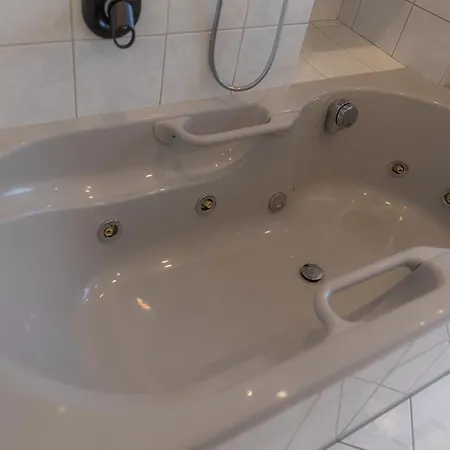 Kaiserviertel Gastromeile, City, Messe & Stadionnah